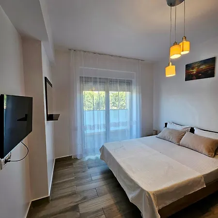 Surf Paradise Apartment
